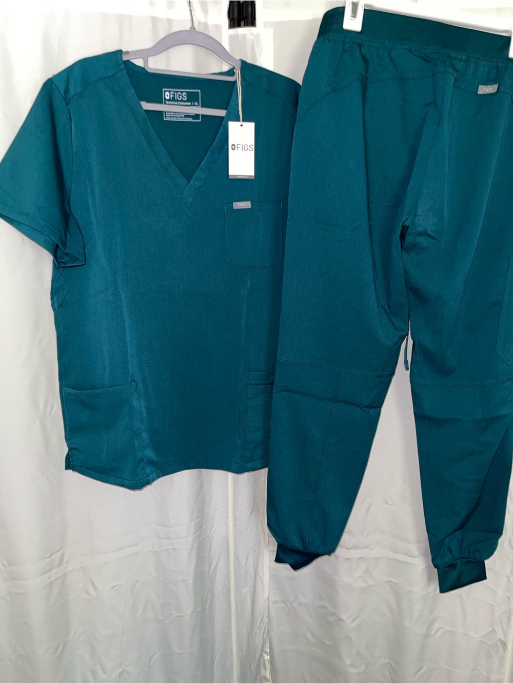Figs Three-Pocket Top & straight leg Pant Scrub Deep Teal V-Neck Scrub Set Size - Picture 3 of 4
